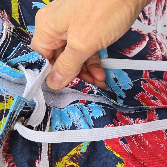 GAP Mens Red and Blue Swim Trunks. Size XL. - Picture 6 of 11